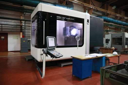 Пяти координатный обрабатывающий центр DMU-125P